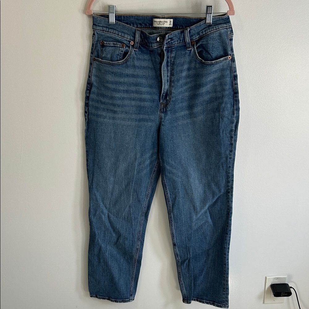 Abercrombie & Fitch The Ankle Straight Ultra High Rise Jeans